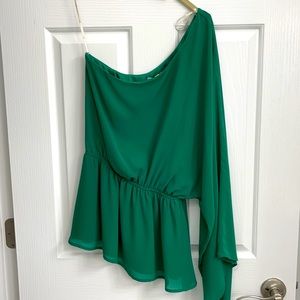 Beautiful green one shoulder top. Perfect for the holiday season